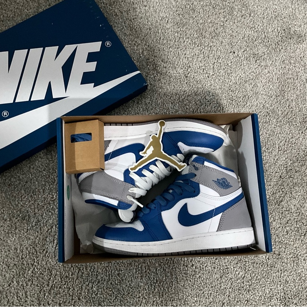Nike Air Jordan 1 high White & Blue Sneakers